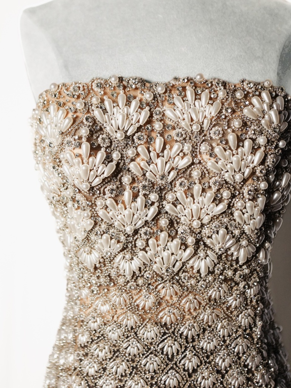 OSCAR DE LA RENTA Pearl Embroidered Scallop Gown XS size 2/4 - Picture 5 of 12